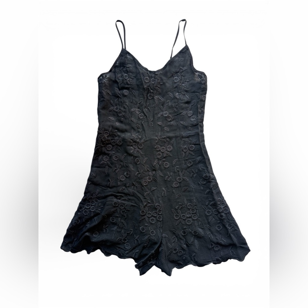Sadie & Sage Black Floral Embroidered Sleeveless Romper - S